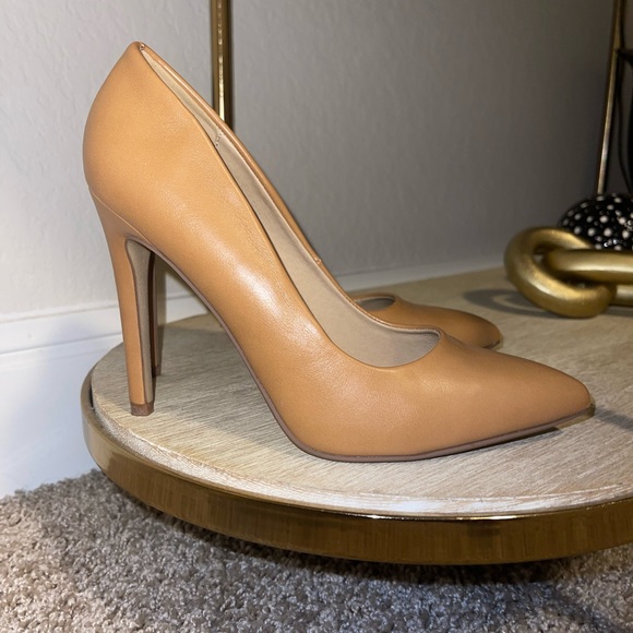 Heels - Picture 2 of 3